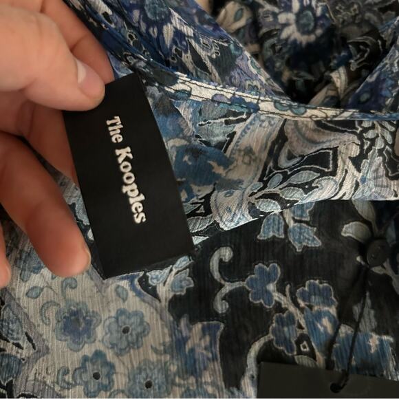 NWT The Kooples 100% Silk Blue Paisley Print V Neck Button Front Blouse Size 2 - Picture 5 of 8
